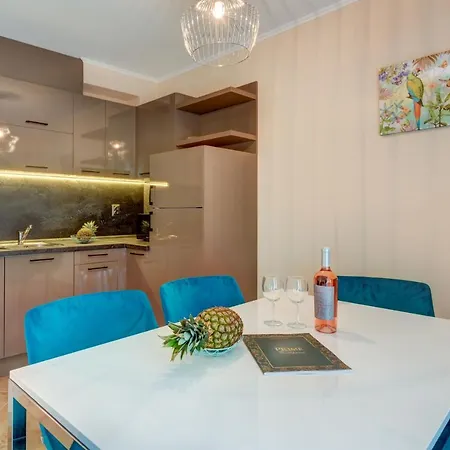 Venera & Anastasia Palace * Σάνι Μπιτς