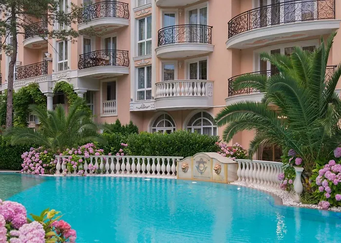 Venera & Anastasia Palace Апартамент *