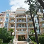 Venera & Anastasia Palace ساني بيتش