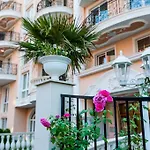Venera & Anastasia Palace ساني بيتش