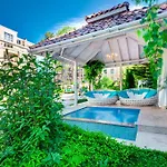 Venera & Anastasia Palace شقة ساني بيتش