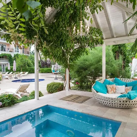 Venera & Anastasia Palace 아파트