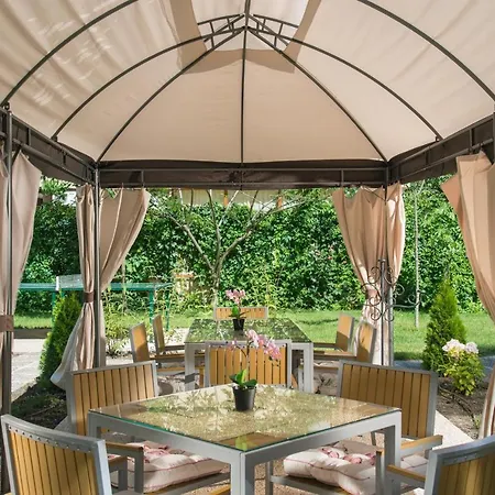 Venera & Anastasia Palace 아파트 써니비치